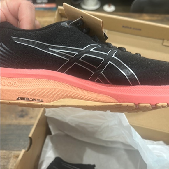 Asics Black and Silver GT-2000 11 Sneakers - Picture 7 of 8